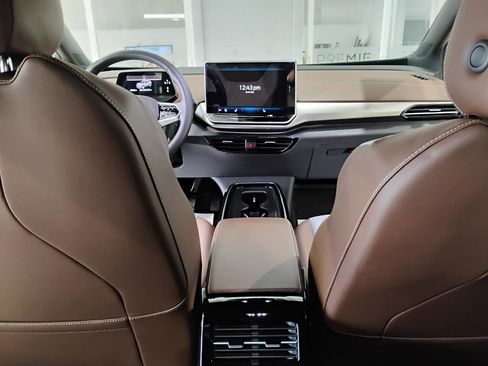 Used 2024 Volkswagen ID.4 Pro image 48