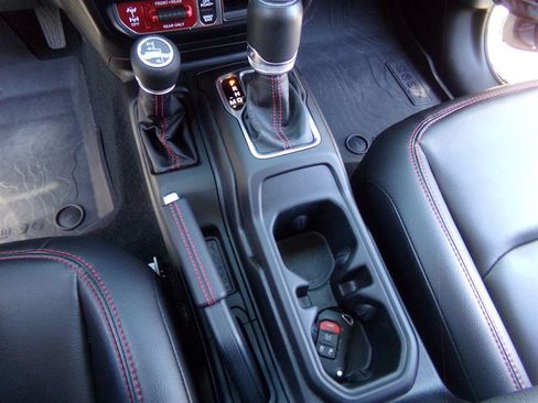 Used 2023 Jeep Gladiator Rubicon AWD/4WD image 40