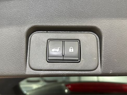 Used 2025 Nissan Rogue SV image 42