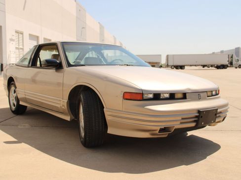 Used 1997 Oldsmobile Cutlass Supreme SL FWD image 21