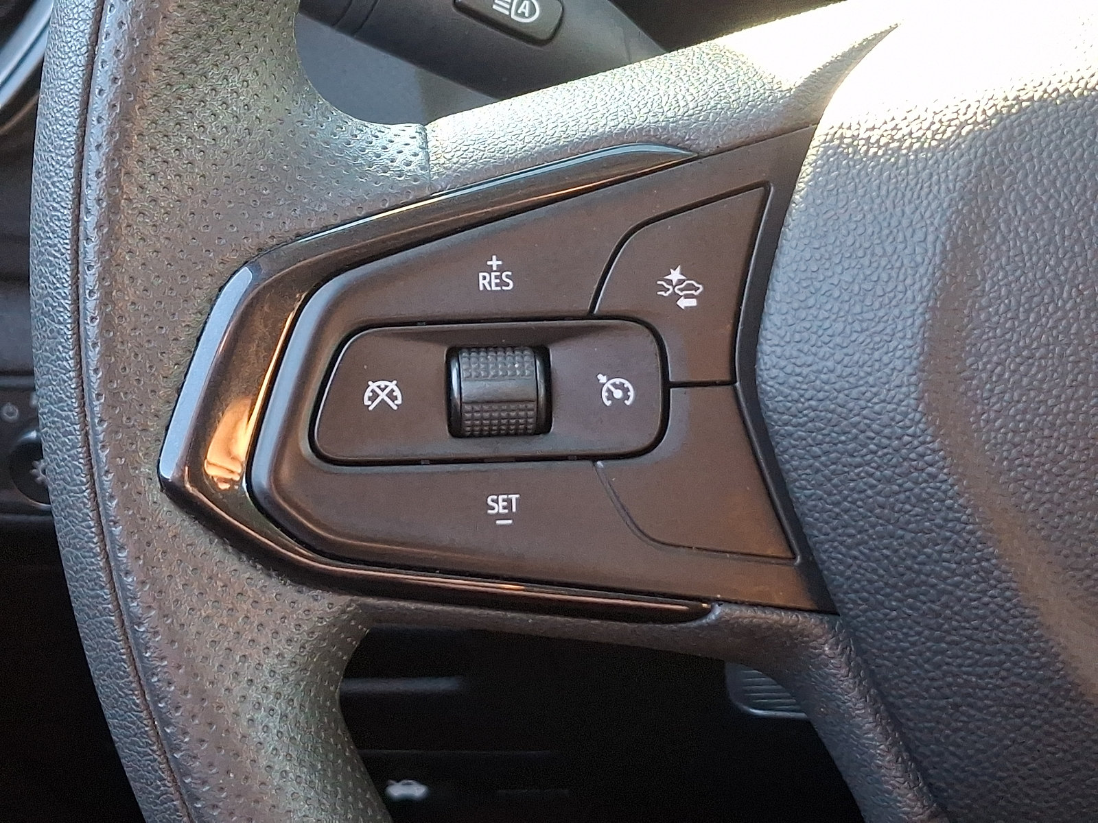 Used 2025 Chevrolet TrailBlazer LT AWD/4WD image 21