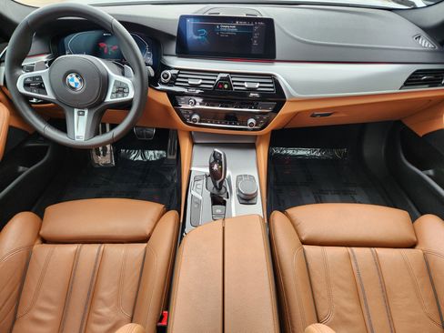 Used 2020 BMW 530e w/ M Sport Package image 29