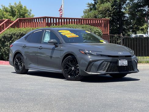 Used 2026 Toyota Camry SE w/ Convenience Package FWD image 2