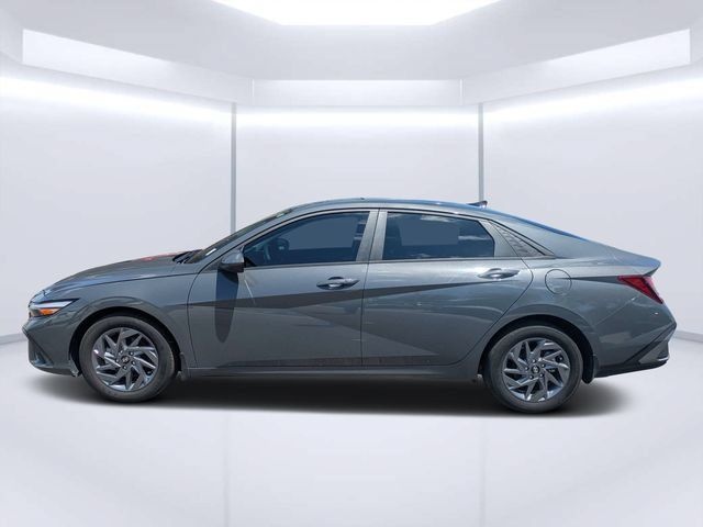 Used 2024 Hyundai Elantra SEL FWD image 6
