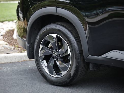 Used 2025 Nissan Rogue SV w/ SV Premium Package FWD image 6