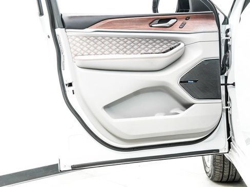 Used 2023 Jeep Grand Cherokee L Summit w/ Advanced Protech Group IV image 45