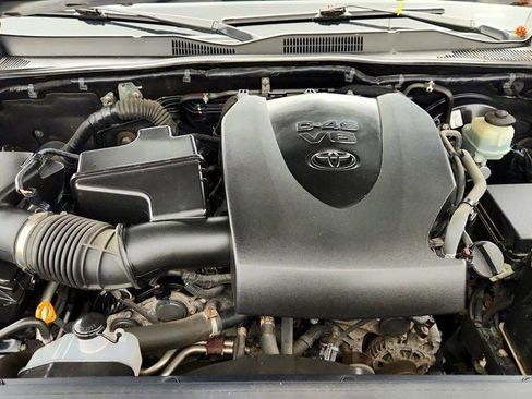 Used 2018 Toyota Tacoma Limited image 26