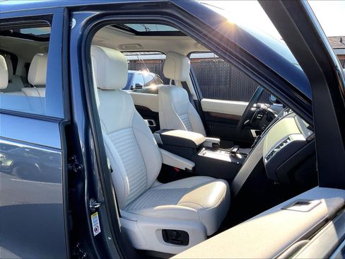 Used 2025 Land Rover Discovery S AWD/4WD image 9