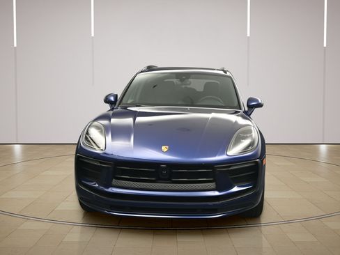 Certified 2025 Porsche Macan AWD/4WD image 29