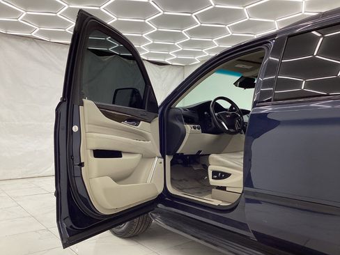 Used 2020 Cadillac Escalade Luxury image 16