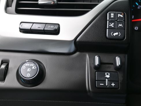 Used 2020 Chevrolet Suburban Premier w/ Premier Plus Edition image 29