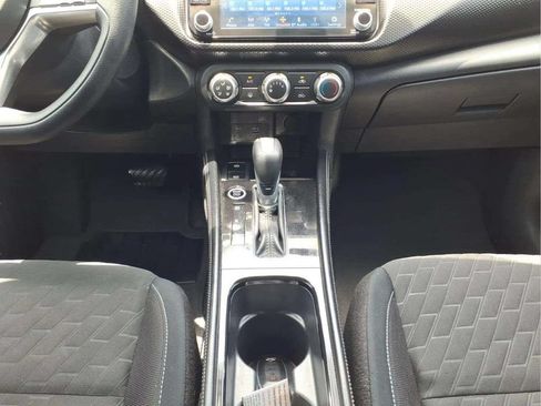 Used 2024 Nissan Kicks SV FWD image 11