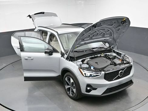 New 2026 Volvo XC40 B5 Plus w/ Protection Package Premier AWD/4WD image 49