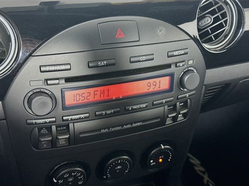 Used 2006 MAZDA MX-5 Miata Sport image 19