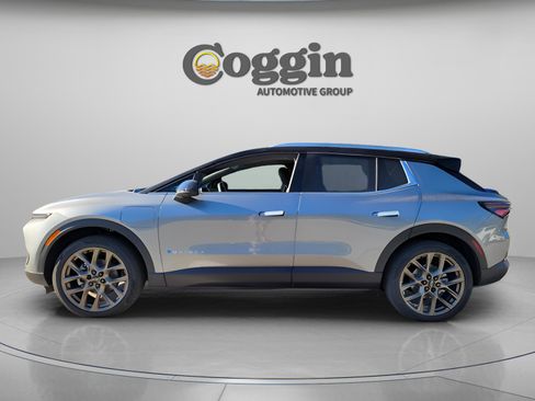 New 2026 Chevrolet Equinox EV LT image 2