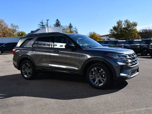 Used 2026 Ford Explorer Active w/ Active Comfort Package AWD/4WD image 8