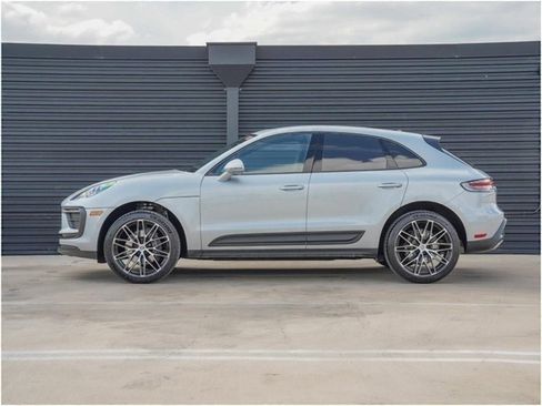 Certified 2025 Porsche Macan image 2