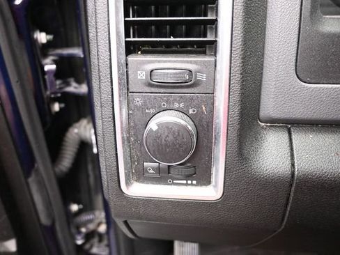 Used 2019 RAM 1500 Classic SLT AWD/4WD image 16