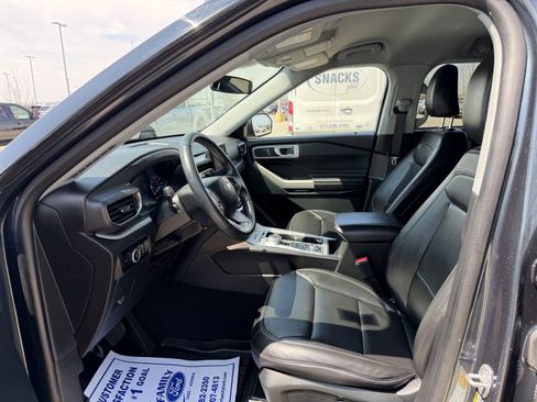 Certified 2023 Ford Explorer XLT w/ Equipment Group 202A AWD/4WD image 18