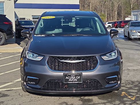 Used 2022 Chrysler Pacifica Touring-L image 2