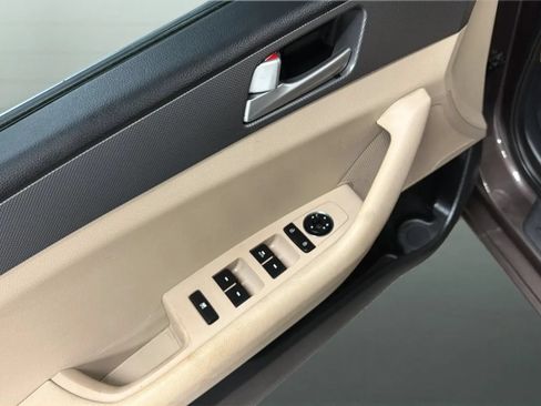 Used 2016 Hyundai Sonata SE FWD image 17