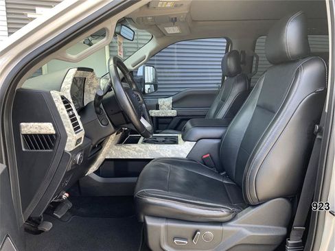 Used 2017 Ford F250 Lariat w/ Lariat Ultimate Package AWD/4WD image 23