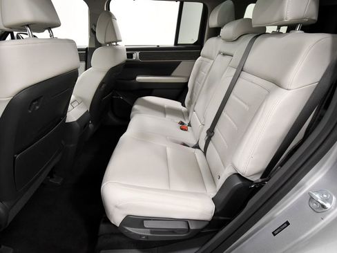 Used 2025 Hyundai Santa Fe Limited AWD/4WD image 14