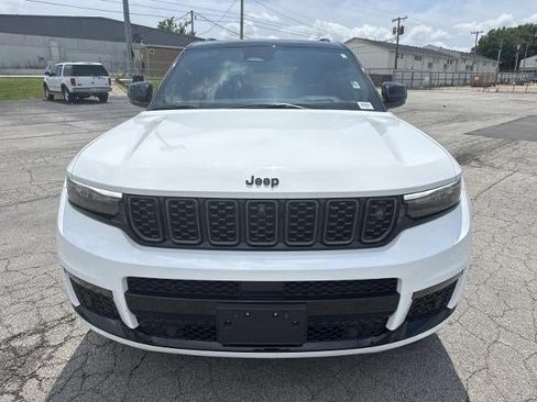 Used 2023 Jeep Grand Cherokee L Summit w/ Advanced Protech Group IV AWD/4WD image 2