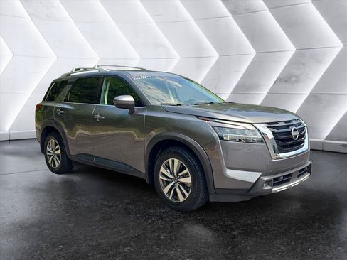 Used 2022 Nissan Pathfinder SL w/ Lighting Package (N92) AWD/4WD image 7