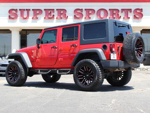 Used 2017 Jeep Wrangler Unlimited Rubicon w/ Connectivity Group AWD/4WD image 5