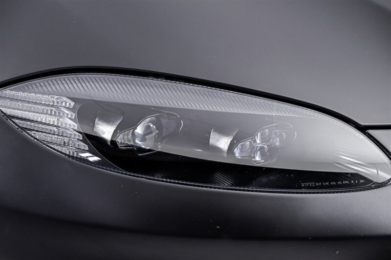 Used 2023 Aston Martin V12 Vantage Roadster RWD image 5