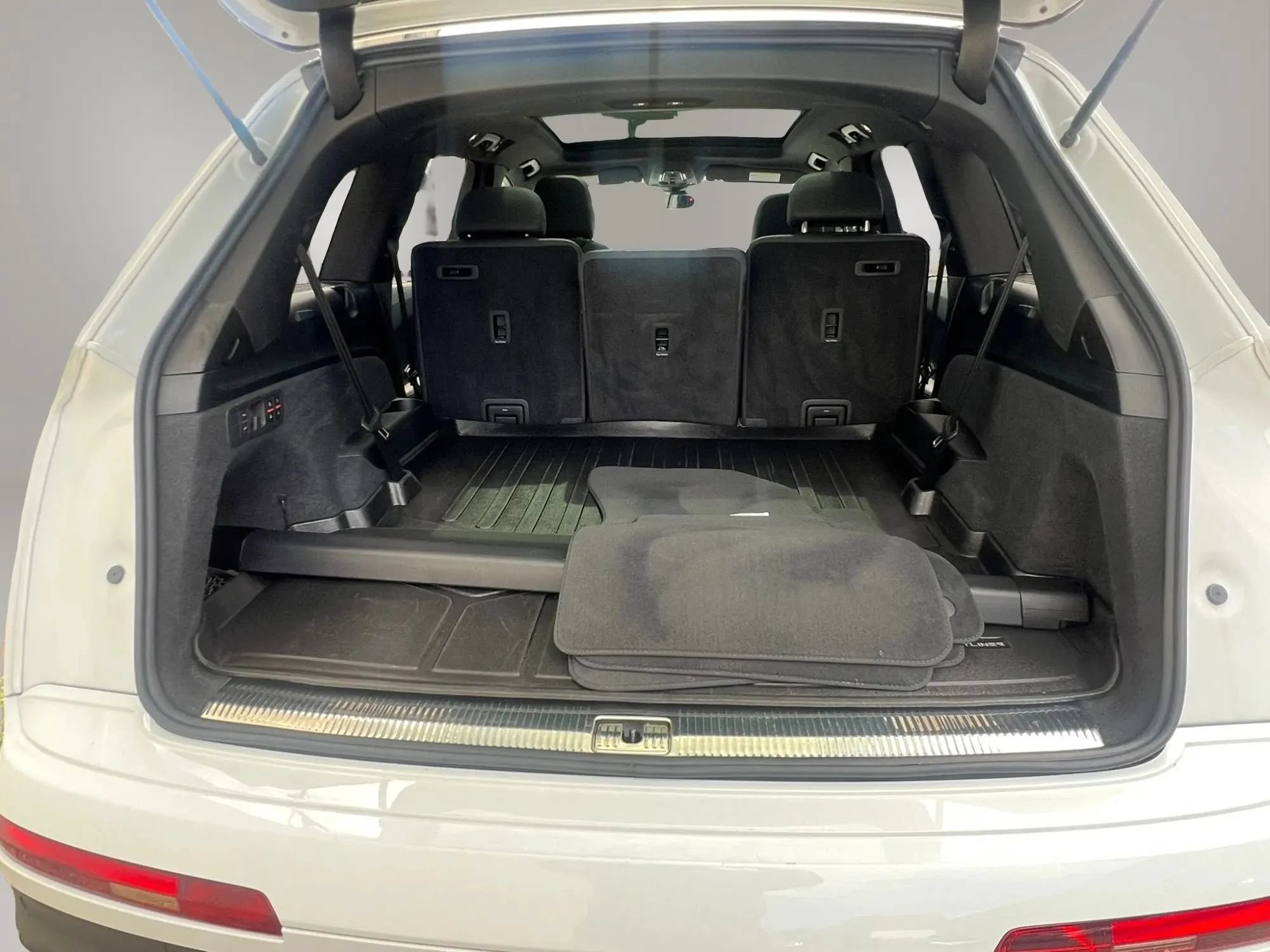 Used 2021 Audi Q7 3.0T Prestige w/ Prestige Package AWD/4WD image 10
