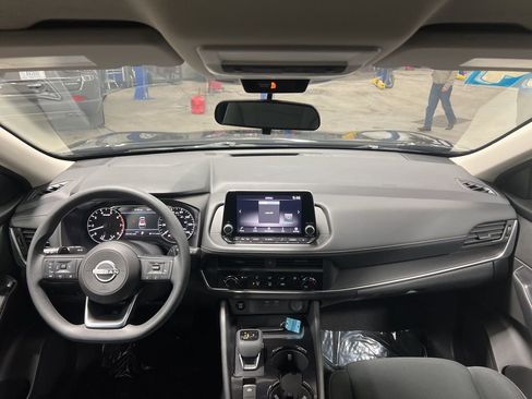 Used 2024 Nissan Rogue S image 16