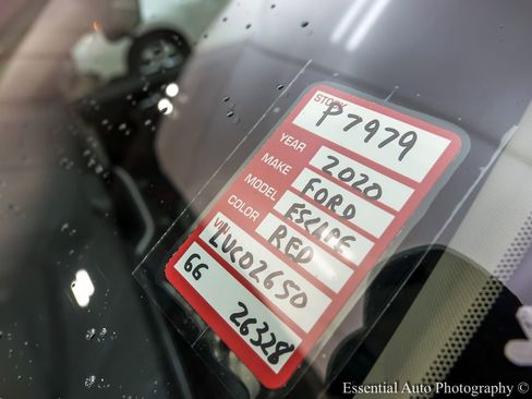 Certified 2020 Ford Escape SE image 27
