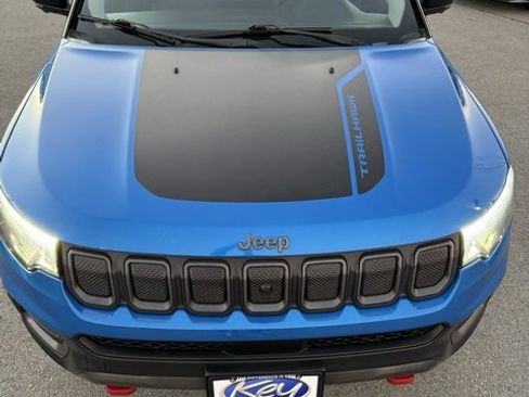 Used 2022 Jeep Compass Trailhawk w/ Trailhawk Elite Group image 9