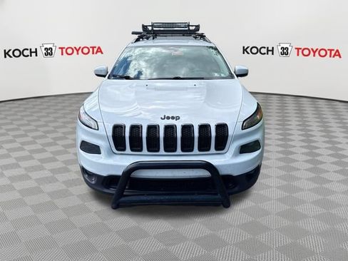 Used 2018 Jeep Cherokee Latitude w/ Altitude Package AWD/4WD image 2