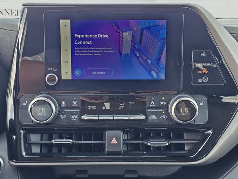 Used 2023 Toyota Highlander XLE FWD image 31