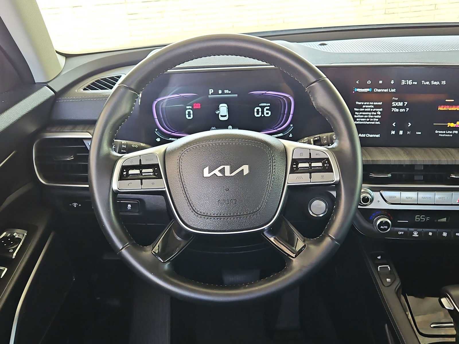 Certified 2025 Kia Telluride EX w/ EX Captain's Chair Package FWD image 21