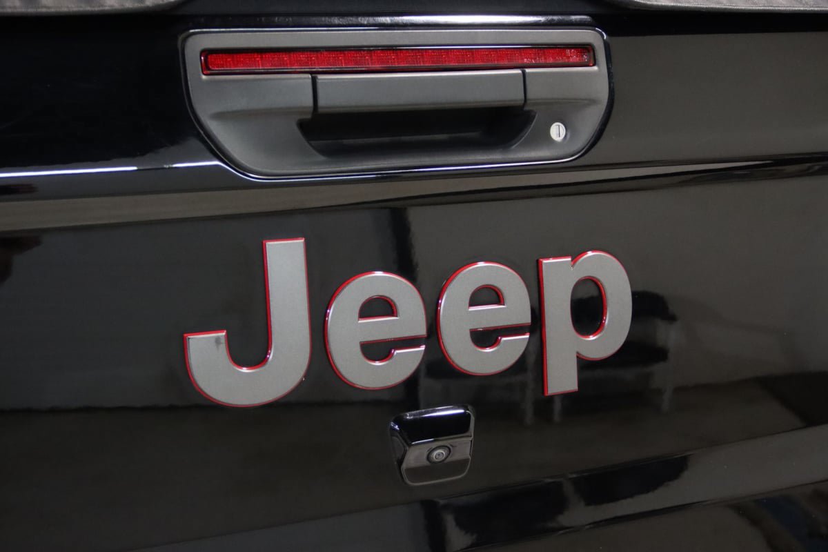 Used 2021 Jeep Gladiator Rubicon w/ Dual Top Group AWD/4WD image 12