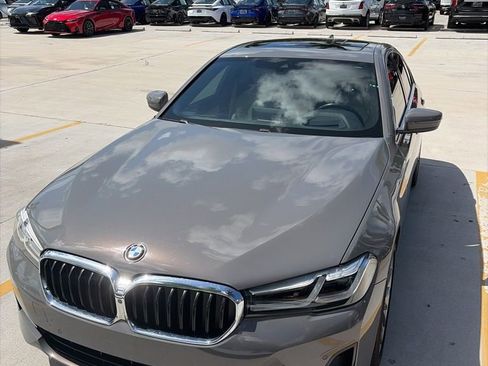 Used 2021 BMW 530i w/ Premium Package RWD image 1