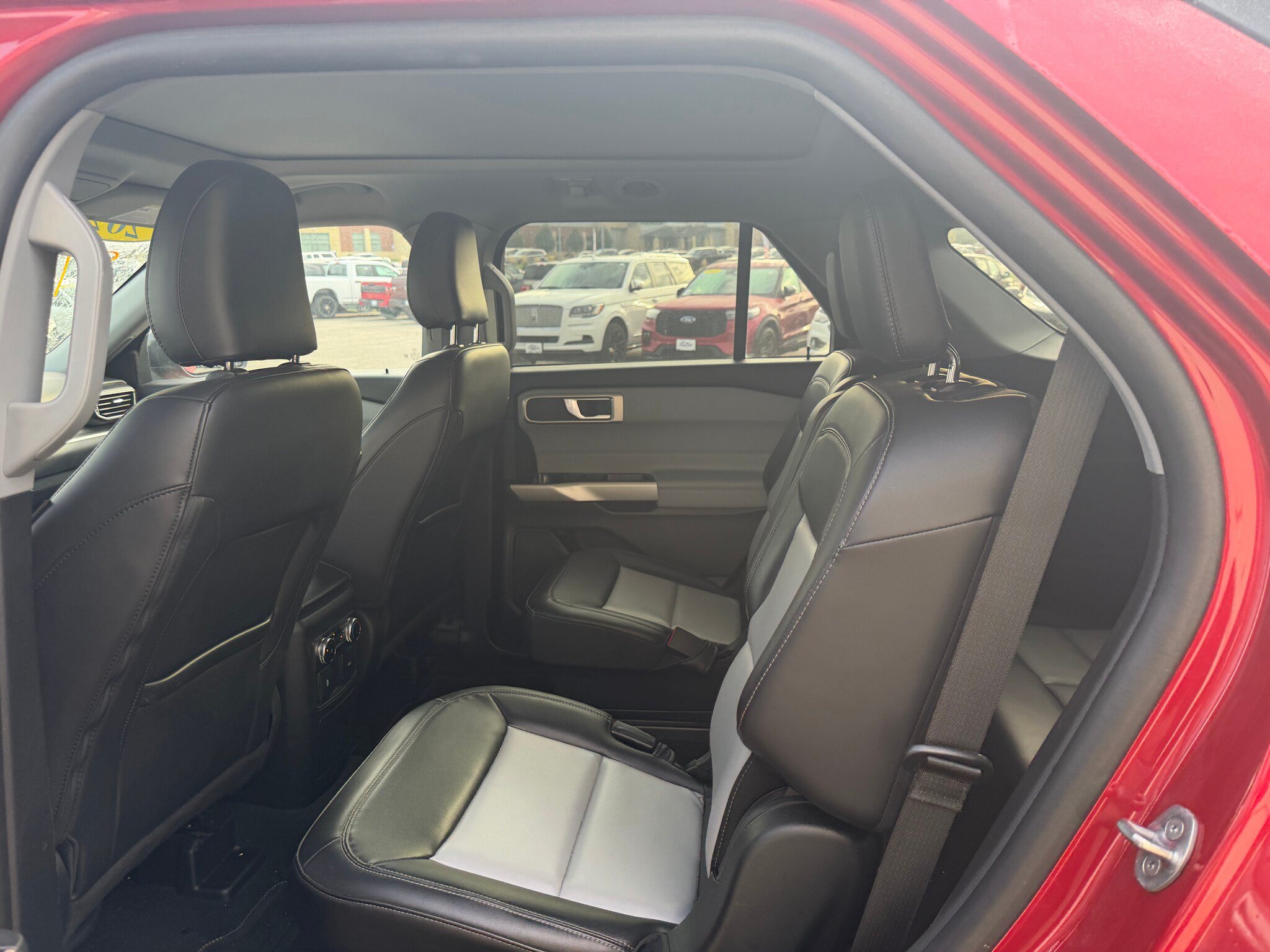 Used 2023 Ford Explorer XLT w/ Equipment Group 202A AWD/4WD image 6