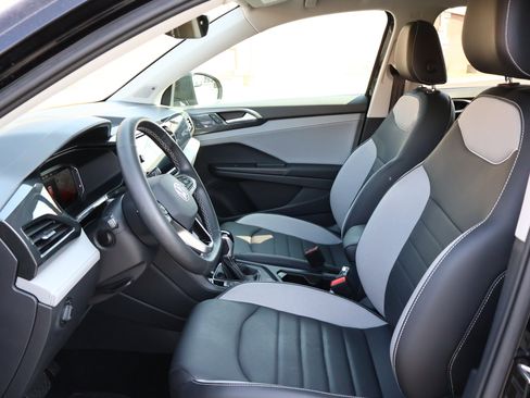 Used 2023 Volkswagen Taos SEL image 10