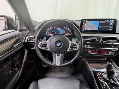 Used 2022 BMW M550i xDrive image 2