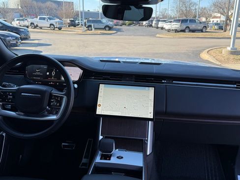 Used 2025 Land Rover Range Rover SE image 22