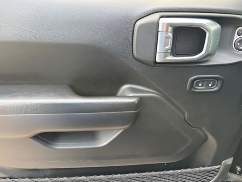 Used 2024 Jeep Wrangler Unlimited Rubicon 4xe image 17