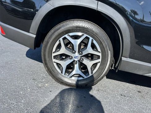 Used 2023 Subaru Forester Premium image 7