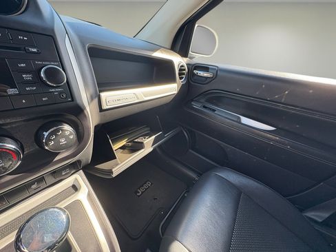 Used 2015 Jeep Compass Latitude w/ Sun/Sound Group image 11