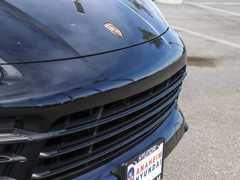 Used 2021 Porsche Cayenne w/ Driver Memory Package image 5