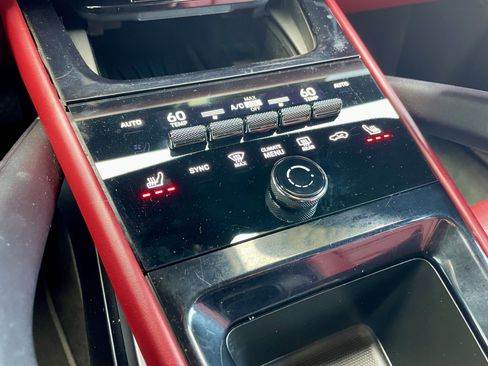 Used 2024 Porsche Cayenne Coupe image 39