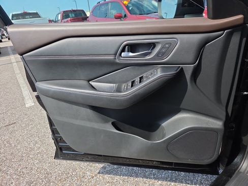 Used 2021 Nissan Rogue SL FWD image 18